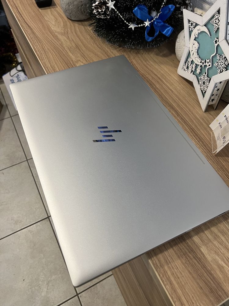 HP ENVY 17t-ce100 17" (i7-10510U + 16 GB RAM + SSD 256 GB)