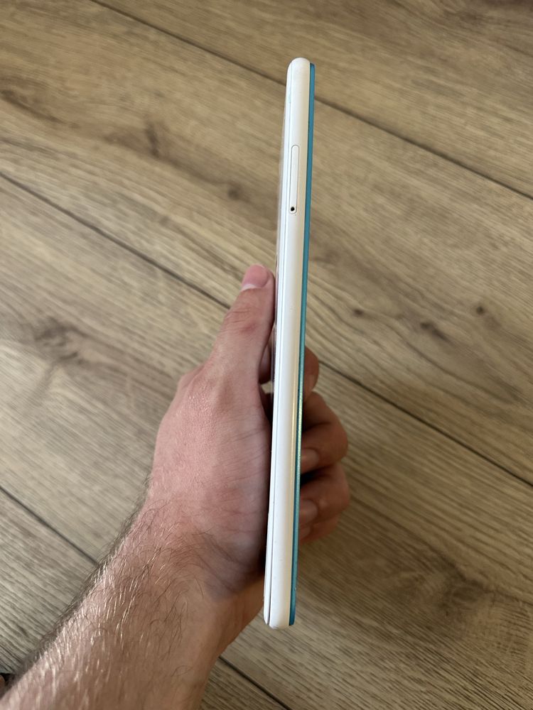 Планшет Lenovo TAB 3 7 Plus