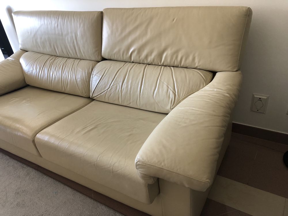 Sofa 2 lugares bege pele genuina