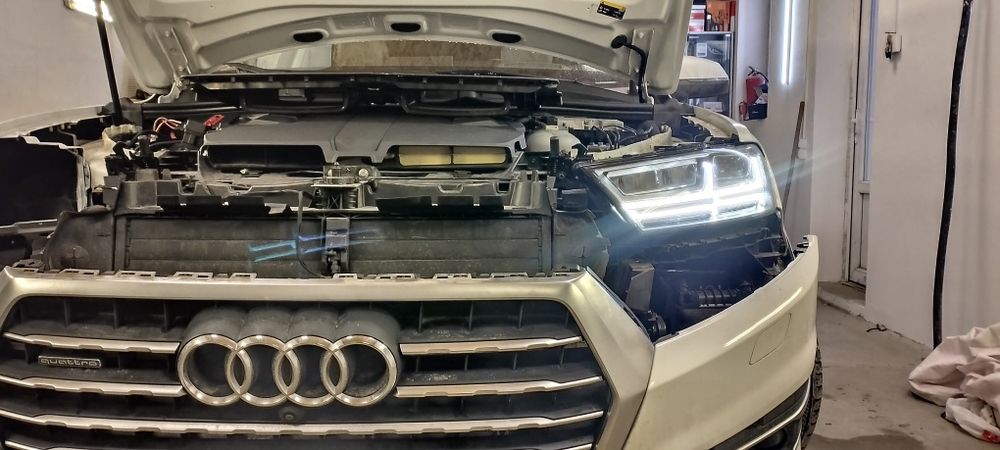 Фари Audi Q7 4m drl ремонт продаж заміна
