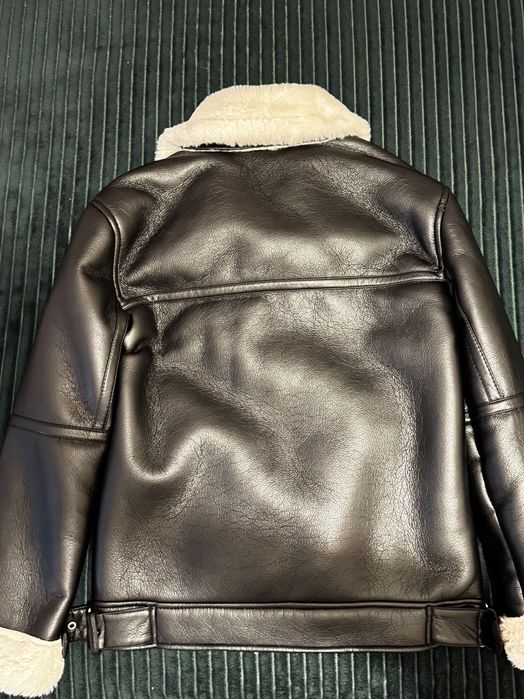 Zimowy kożuch w dobrym stanie, czarny z białym wykończeniem