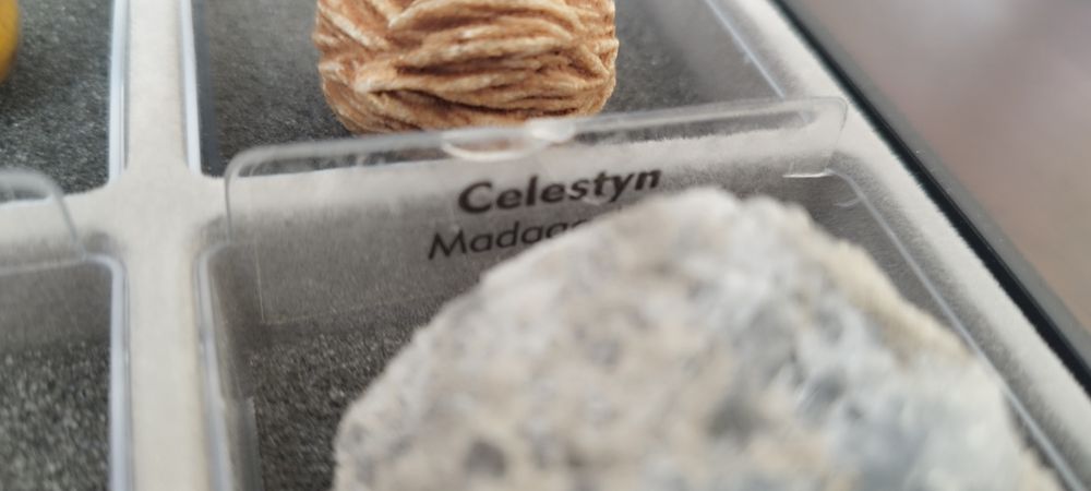 Kolekcja MINERAŁY ŚWIATA National Geographic + pudełko