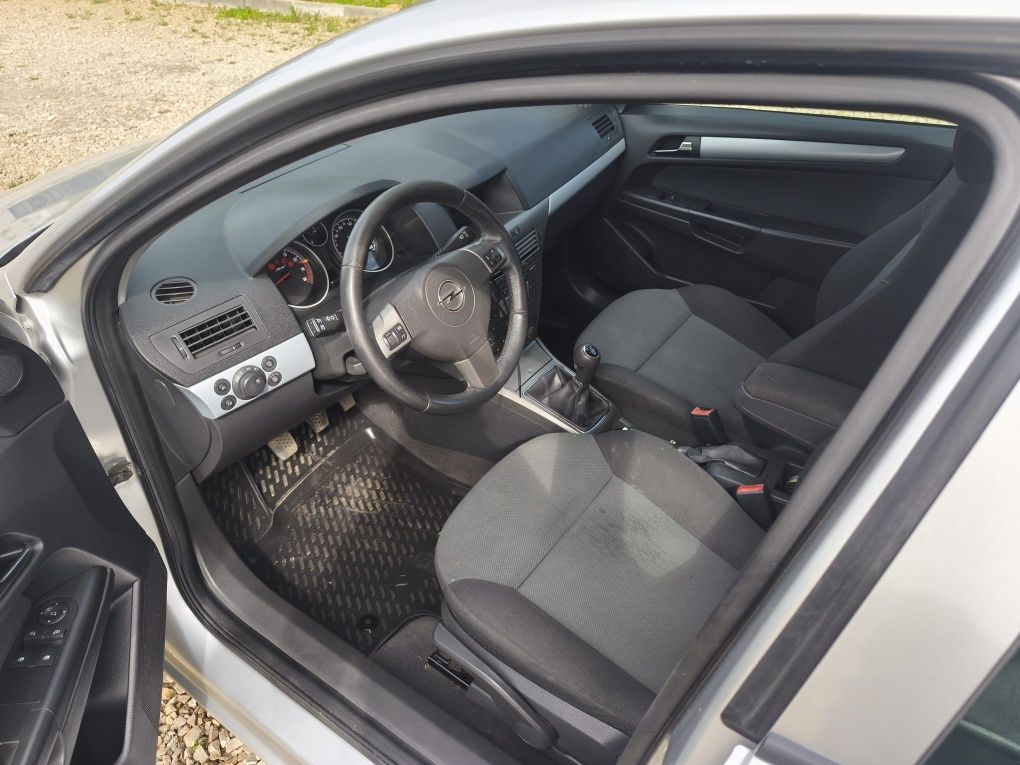 Opel Astra H 1.6 Twinport 5-drzwi
