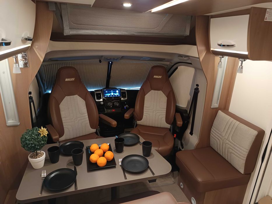 Wypożyczalnia / wynajem luksusowego kampera Bailey półintegra