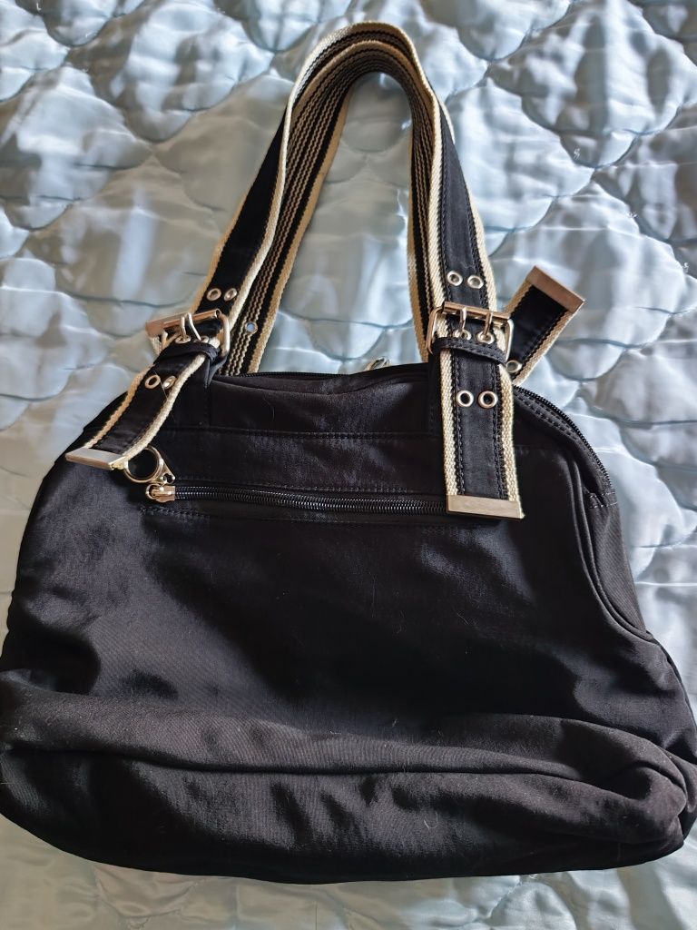 Bolsa preta em tecido