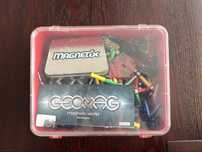 Mała walizka z zabawkami magnetycznymi Geomag i Magnetix