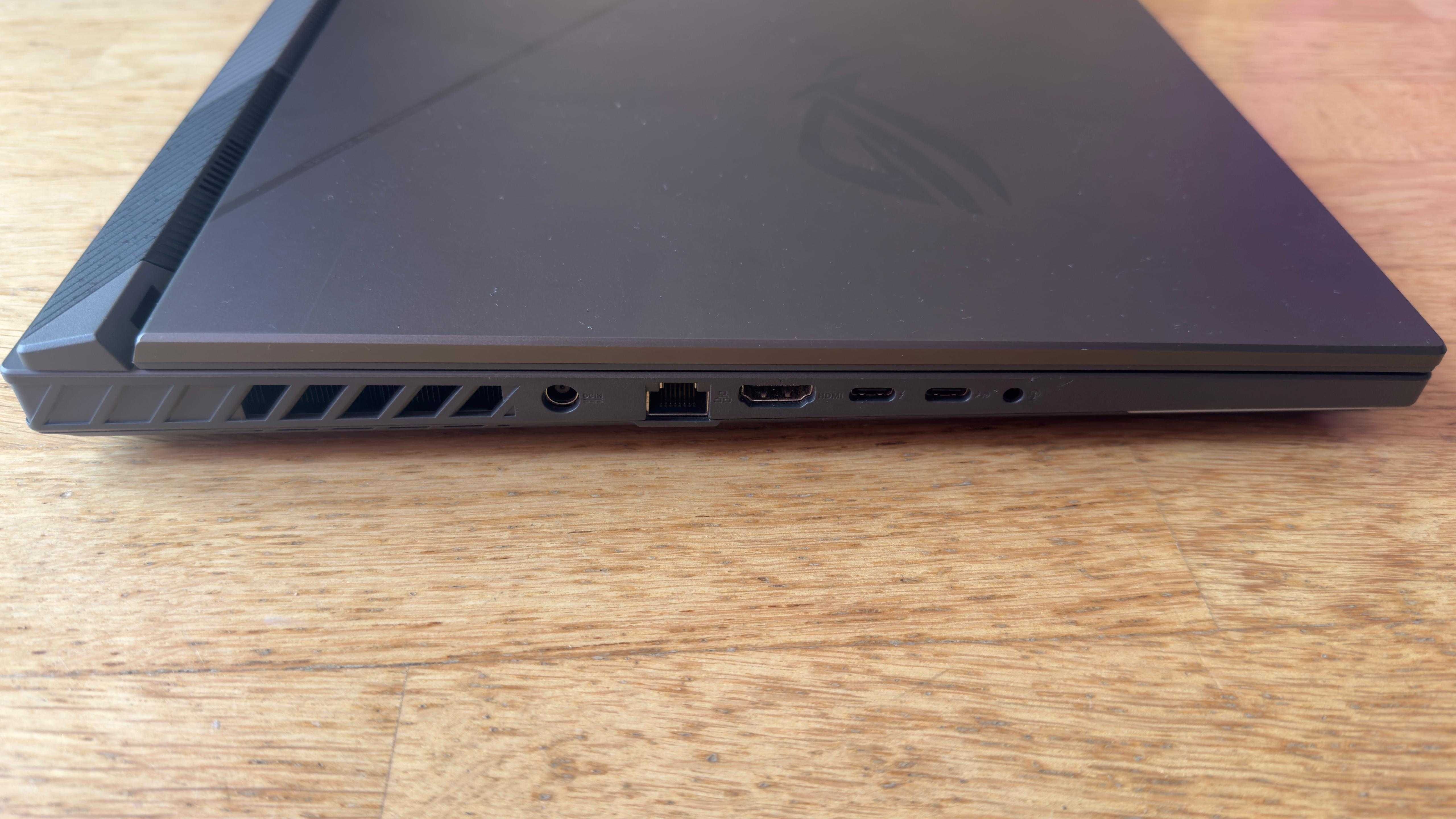 Asus ROG Strix G18 G814JI-93B47CB1
