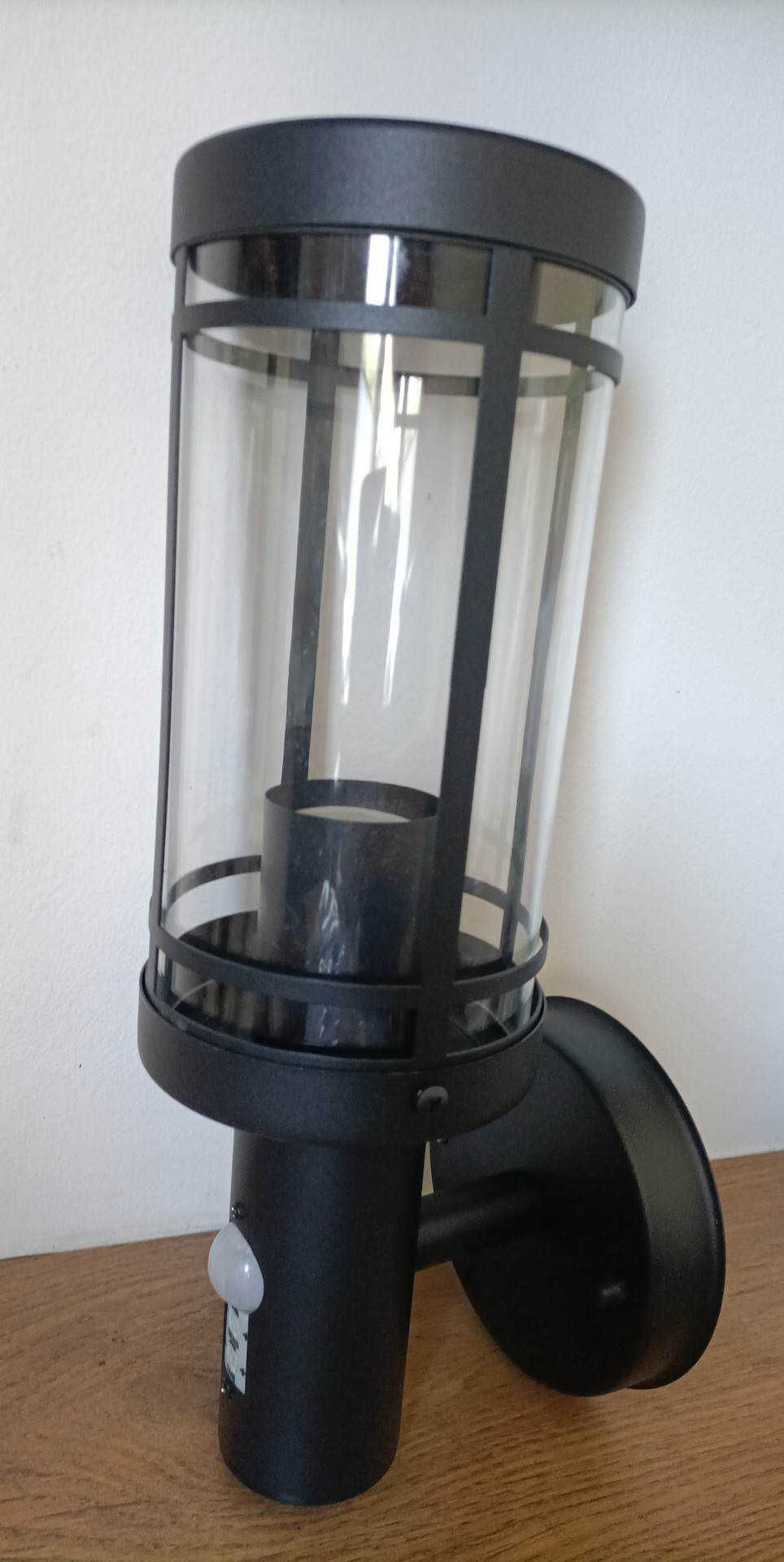 Lampa z czujnik ruchu, styl nowoczesny, kolor CZARNY