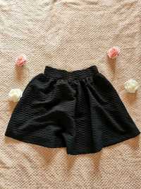 Czarna spódniczka spódnica rozkloszowana