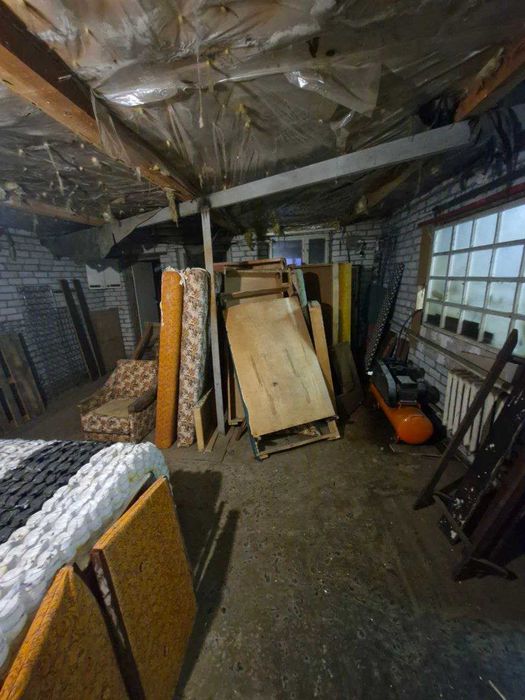 Продам приватну садибу з готовим бізнесом у сфері перетяжки меблів