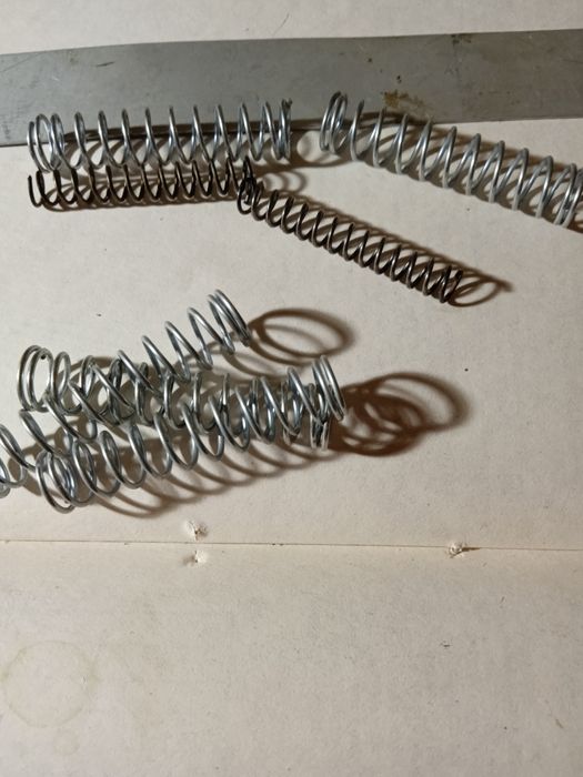 Секаторрные пружины.Ленточные и обычные.