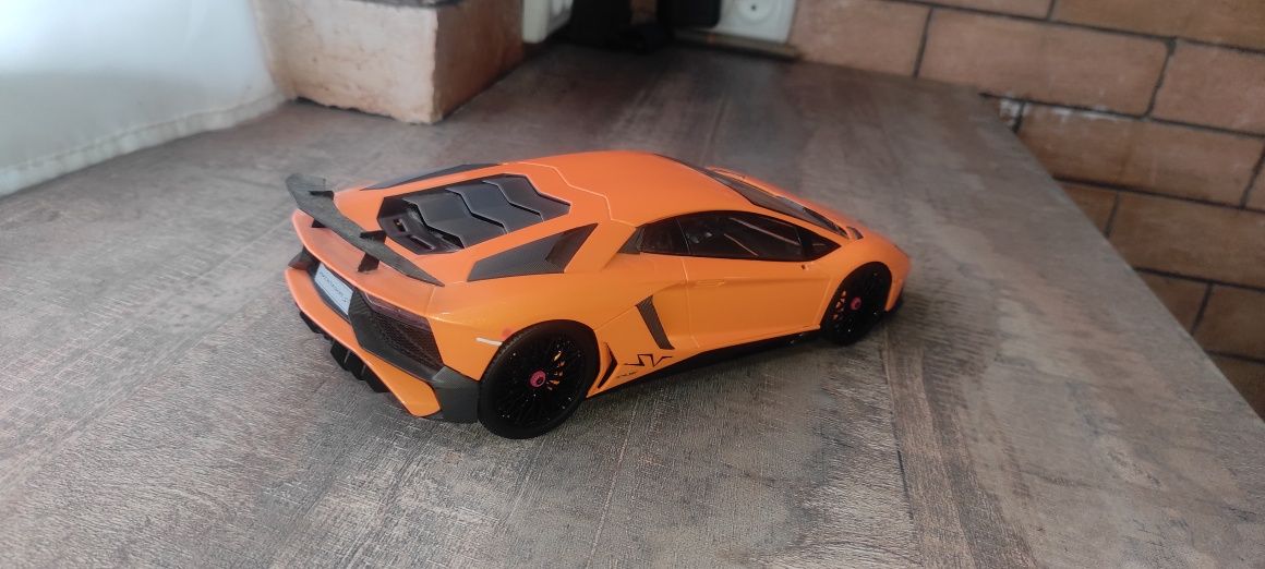 Lamborghini Aventador SV 1/18 Kyosho