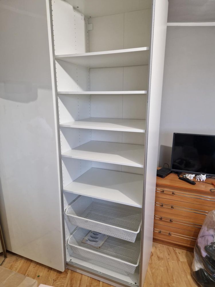 Biała szafa Ikea
