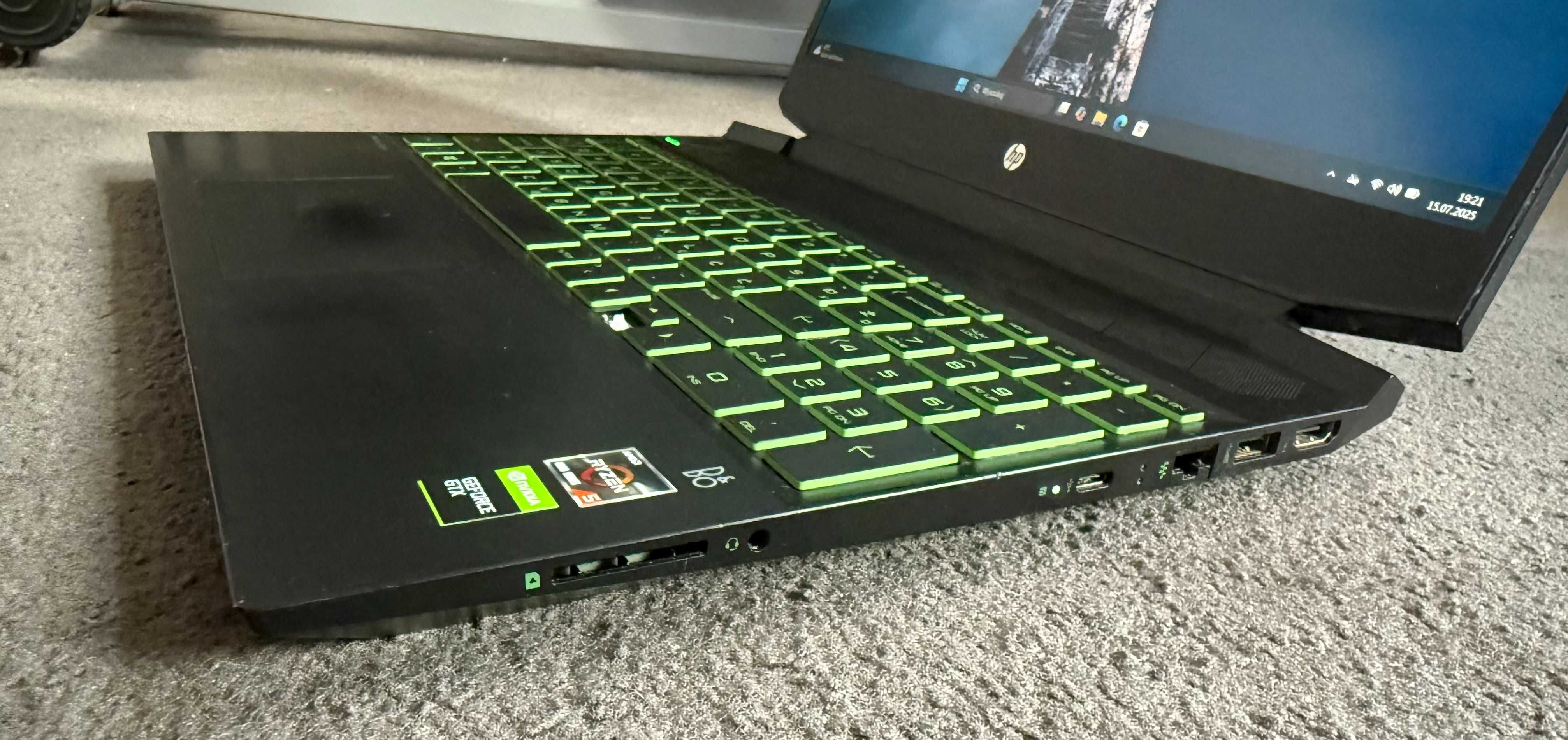 HP Pavilion Gaming - 15-ec1052nm
