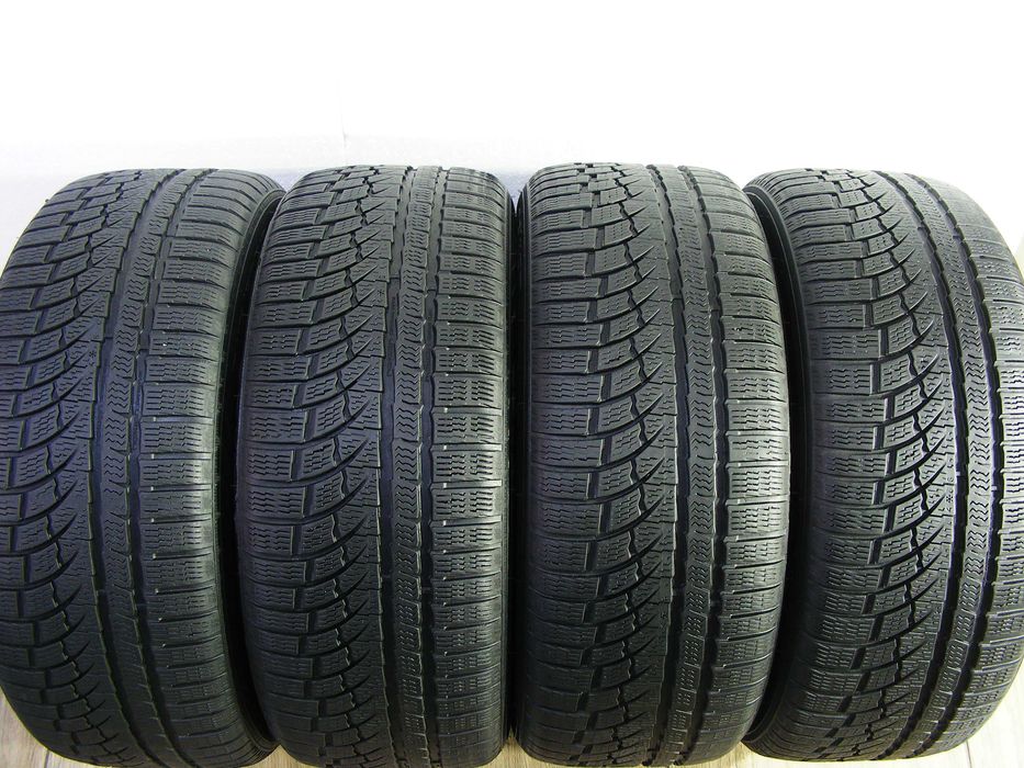 Зимова гума 245/50/18 -4 шт.Nokian WR A4 .