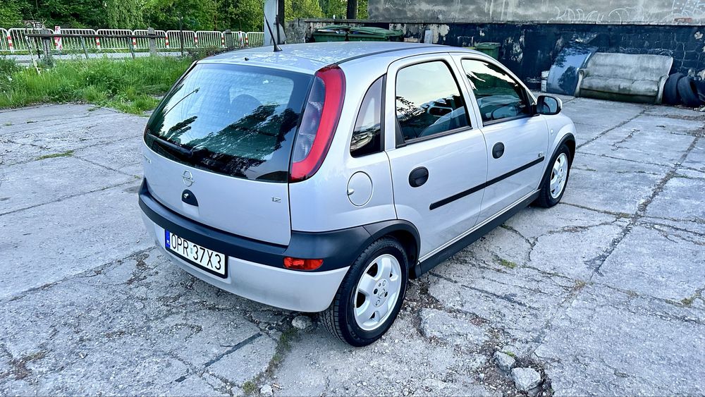 Opel Corsa C  1.2  rok 2003 klima