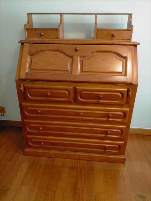 Escrivaninha com 5 gavetas em ótimo estado