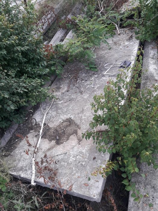 Плиты пустотки, столбы, ж/д шпалы