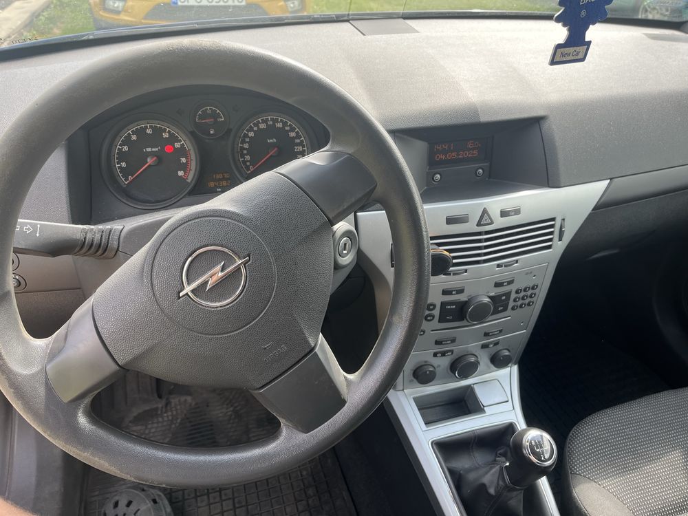 Opel Astra GTC 1.6 benzyna