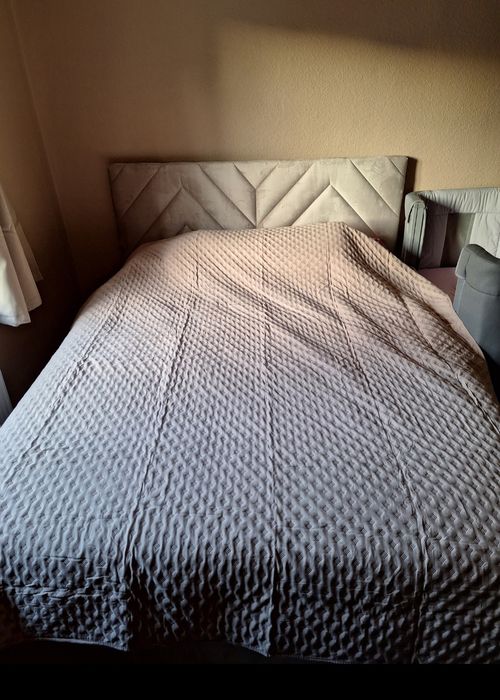 Łóżko tapicerowane z materacem 160×200