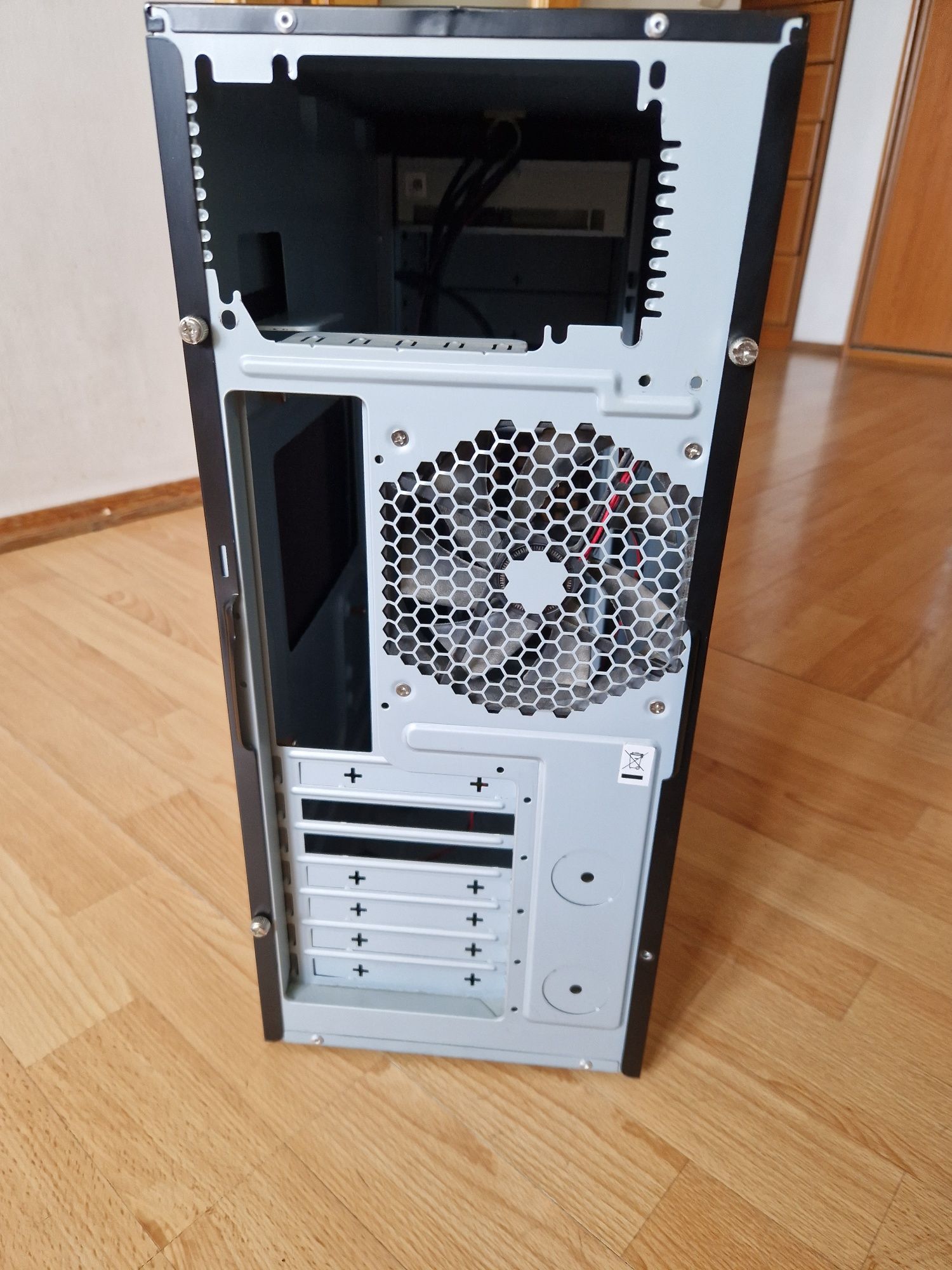 ANTEC Якісний брендовий корпус для системного блока