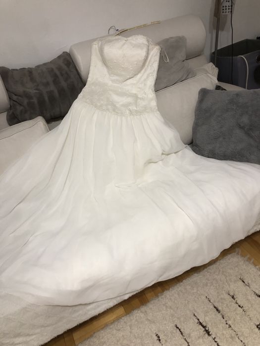 Sluczna sukienka slubna S M biala