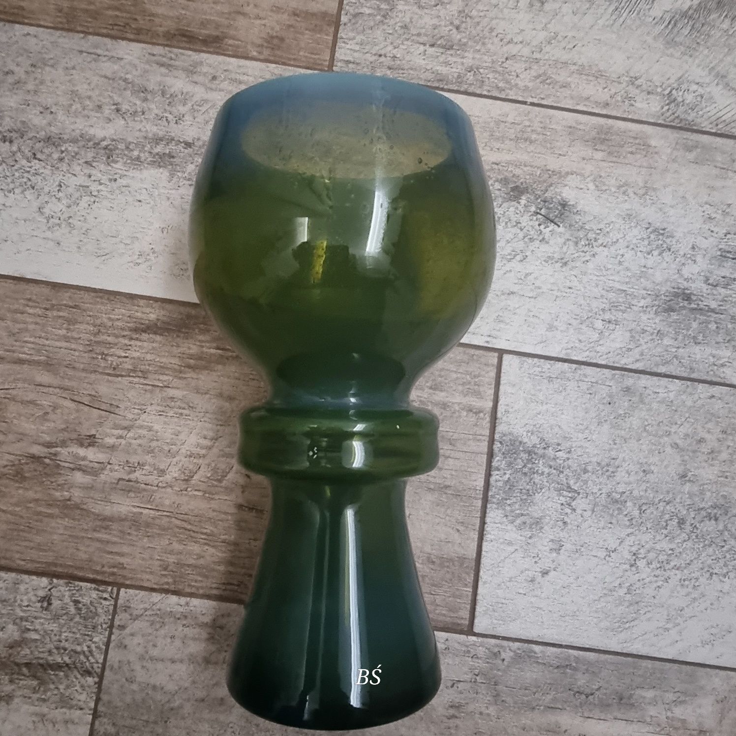 Zielony wazon antico  IZOLATOR proj. Zbigniew Horbowy