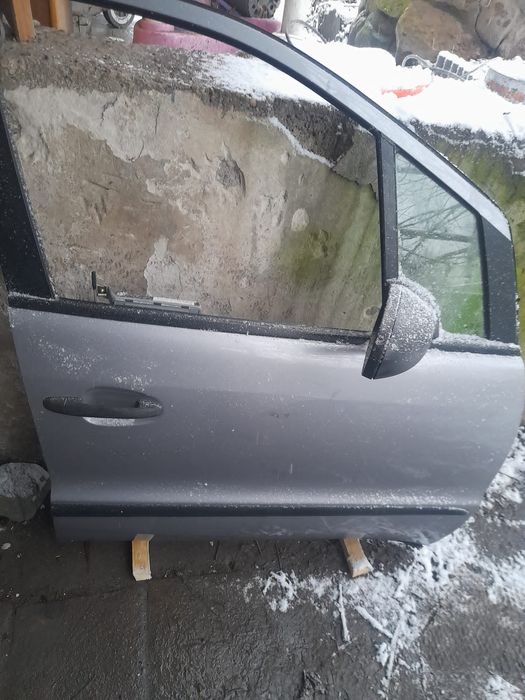 Sprzedam drzwi przednie prawe do a klasy 200zl.