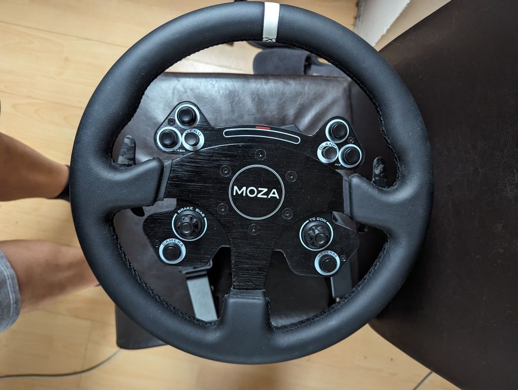 MOZA Racing R9 v2 + CS V2 Steering Wheel + Table Clamp MOZA SR-P