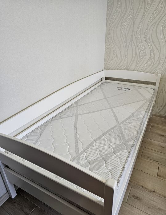 Ліжко та матрац в комплекті