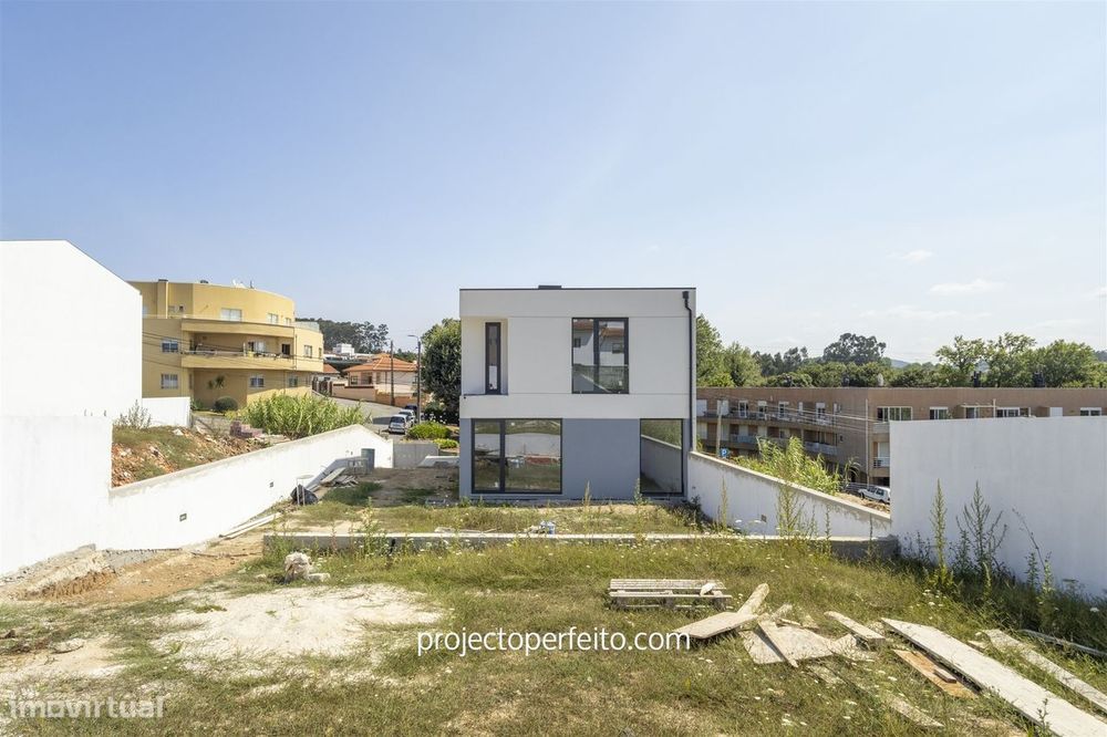 Moradia Geminada T3+1 Venda em São Félix da Marinha,Vila Nova de Gaia