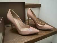 Szpilki w kolorze nude gianvito rossi