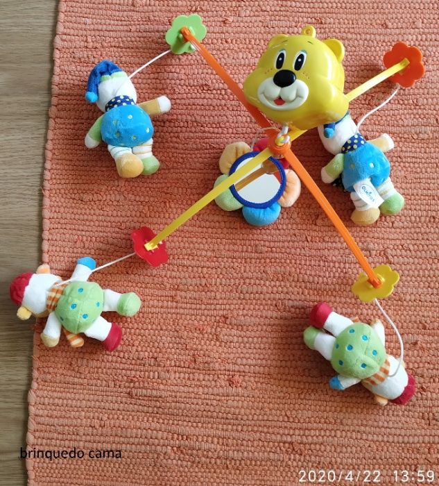 Brinquedo musical para cama