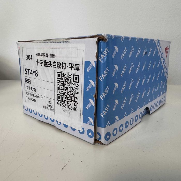 Śruby wkręty krzyżowe nierdzewne 304PB M4x8 z płaskim ogonem 2500 szt.