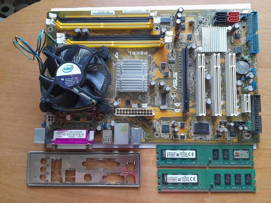 Материнська плата на пк.