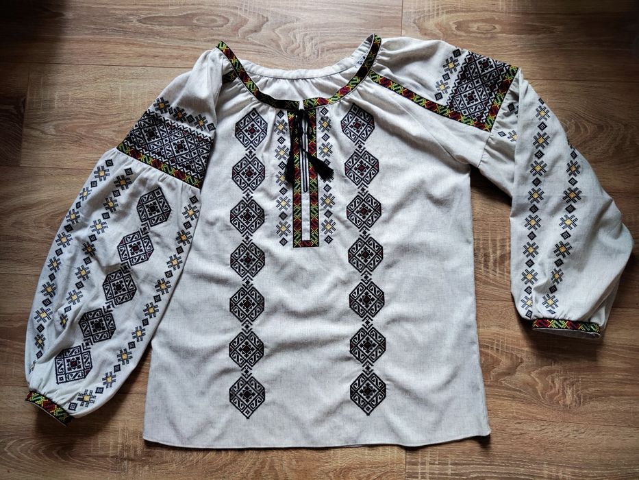 Жіноча вишиванка розмір 50-54