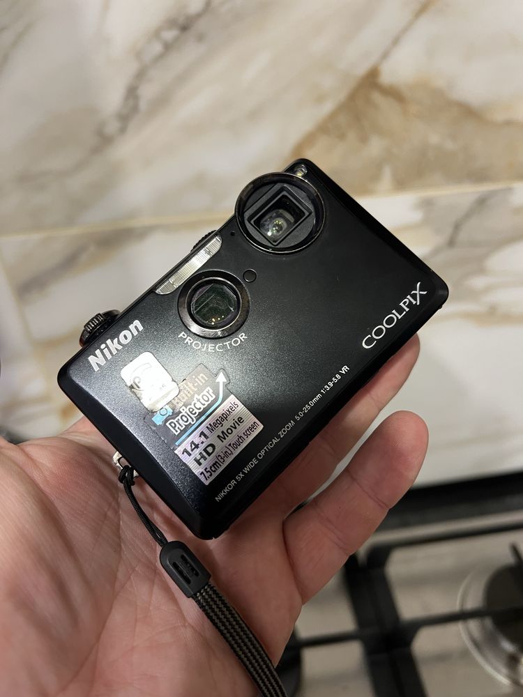 Цифровой фотоаппарат Nikon Coolpix S1100pj