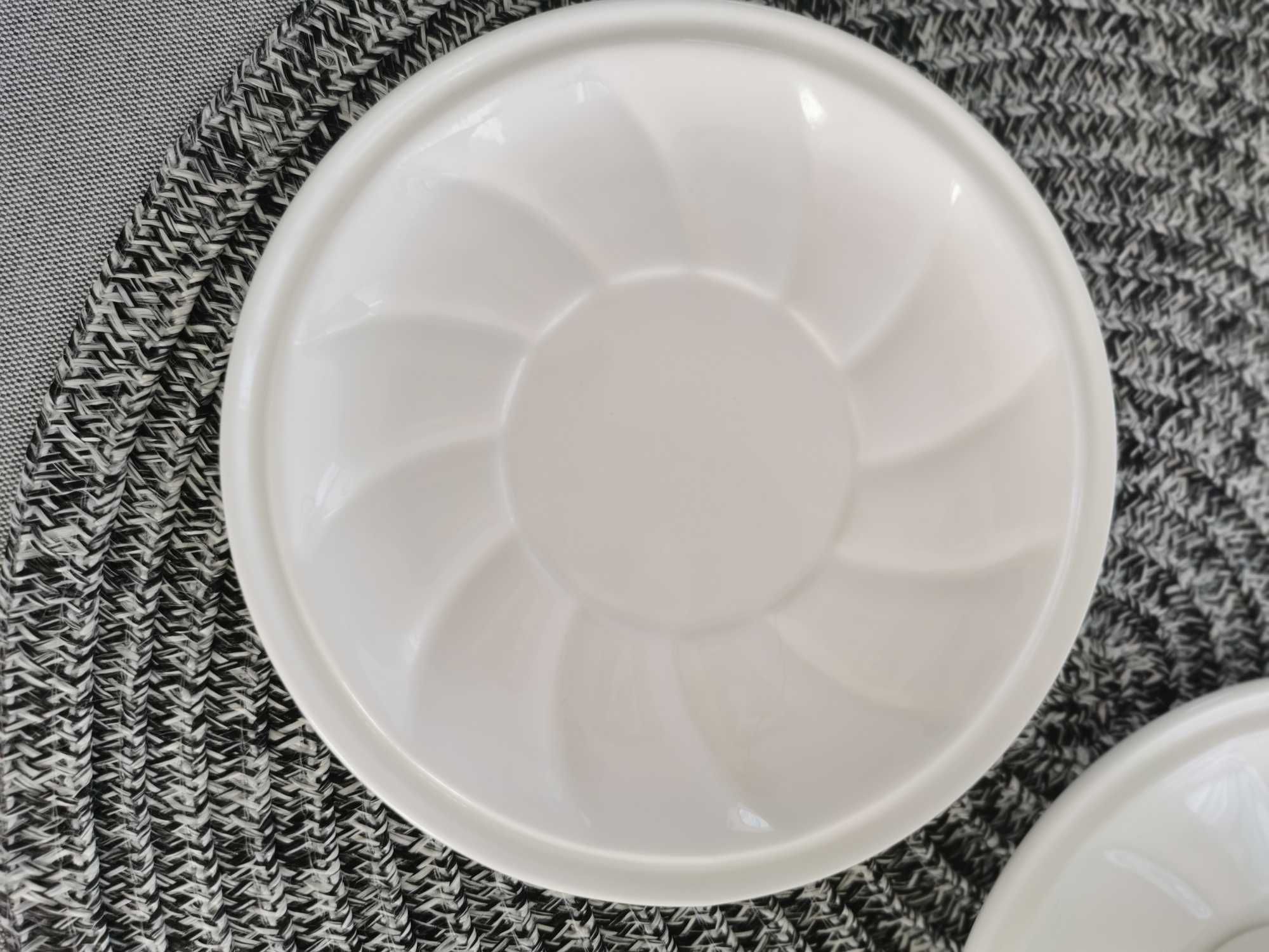 Zestaw 2 filiżanki ozdobne z ceramiki
