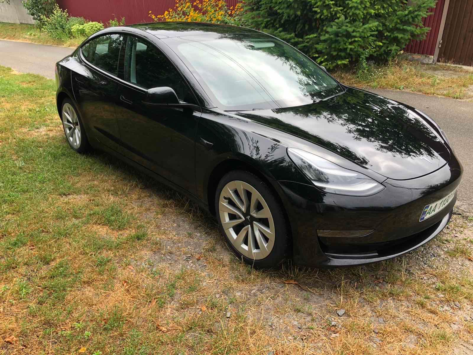 Продаж автомобіль Tesla model 3