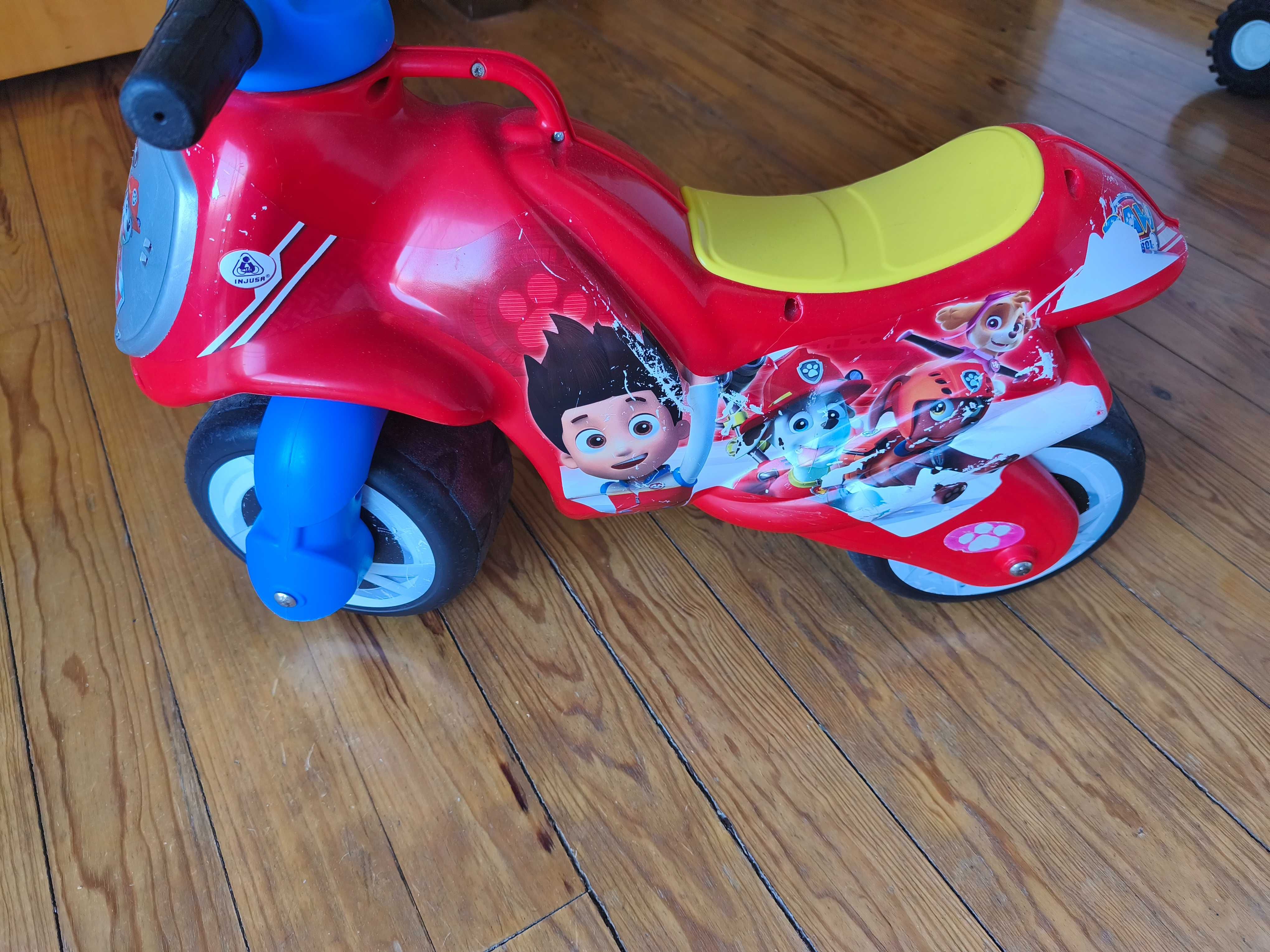 Triciclo sem pedais