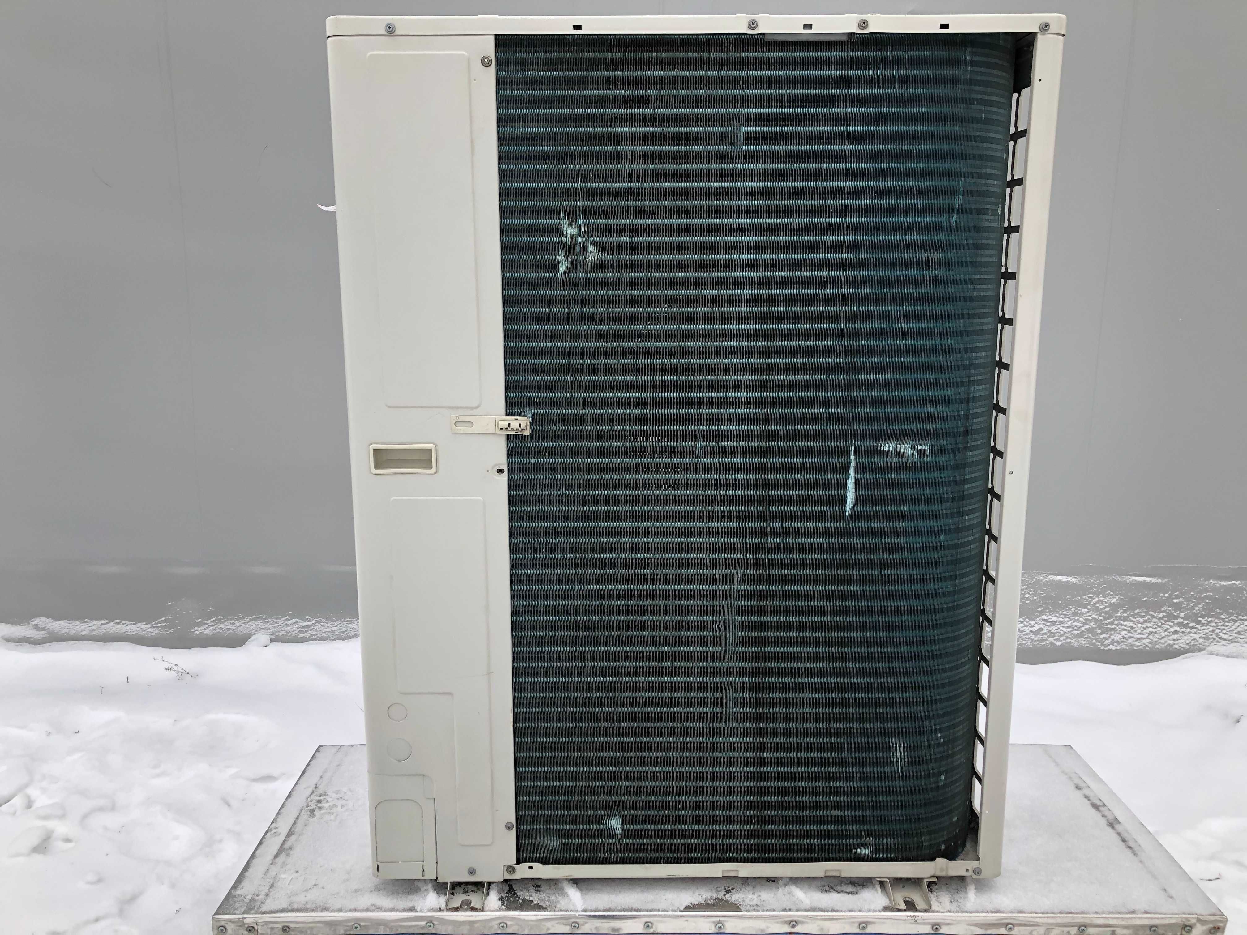 Кондиционер кассетный Daikin FUQ100BVV1B б/у до 110 м2 монтаж сервис