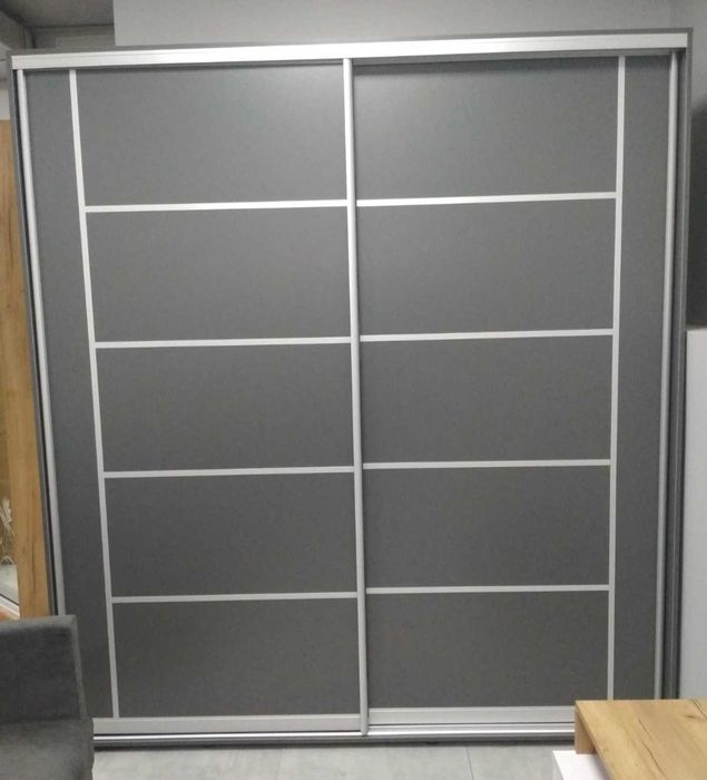 Шафа шириною 200см на полки і вішаки