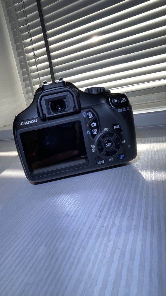 Напівпрофесійний фотоапарат Canon eos 1100d