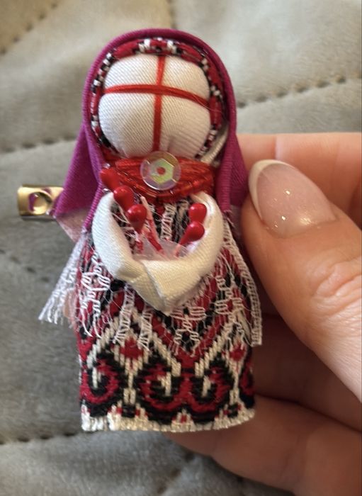 Лялька брошка мотанка мотанки прикраси