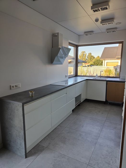 Meble w zabudowie kuchnia, spiżarnia - dom z 2022