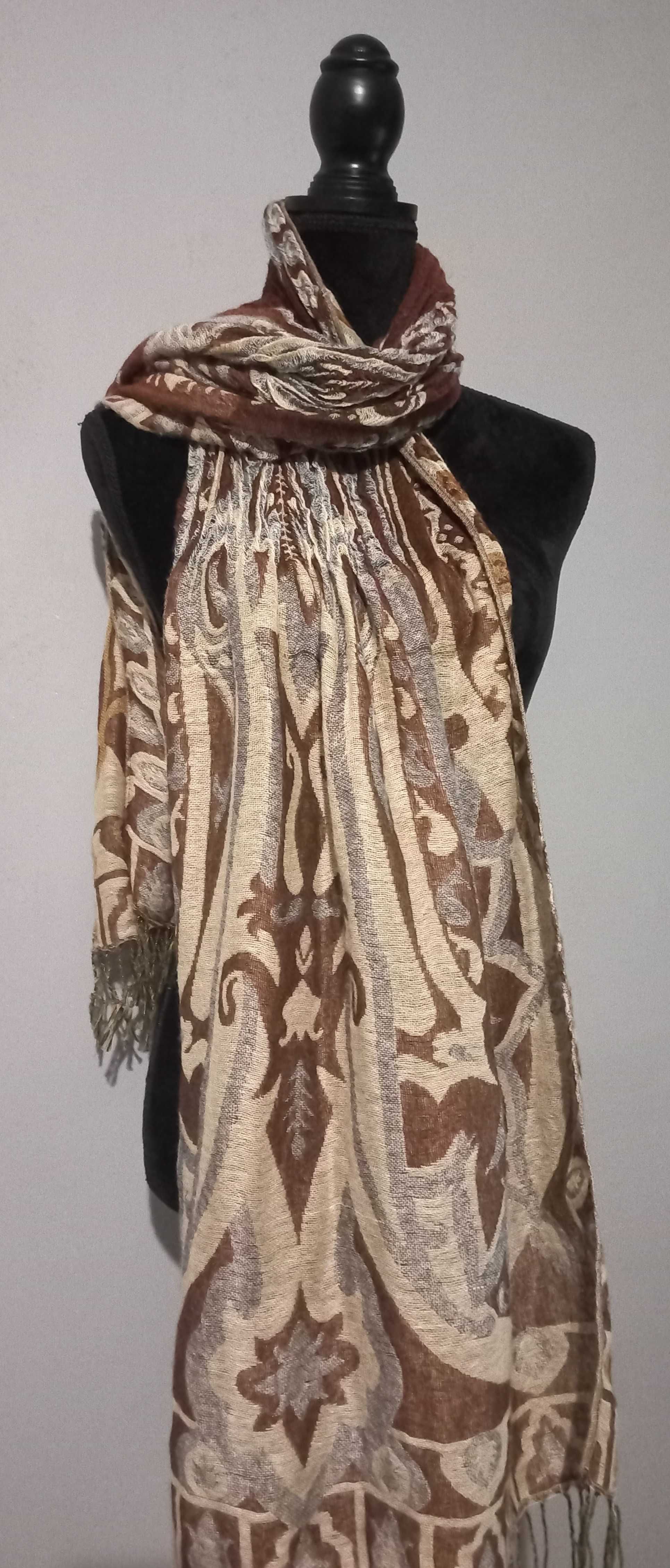 Długi szal / szalik z frędzlami brązowy beżowy z gumkami 69x188 cm