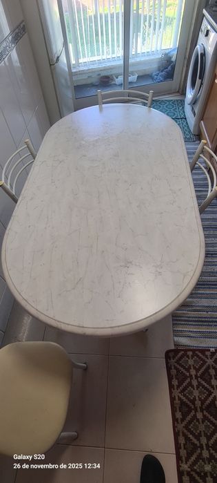 Mesa de cozinha  e cadeiras