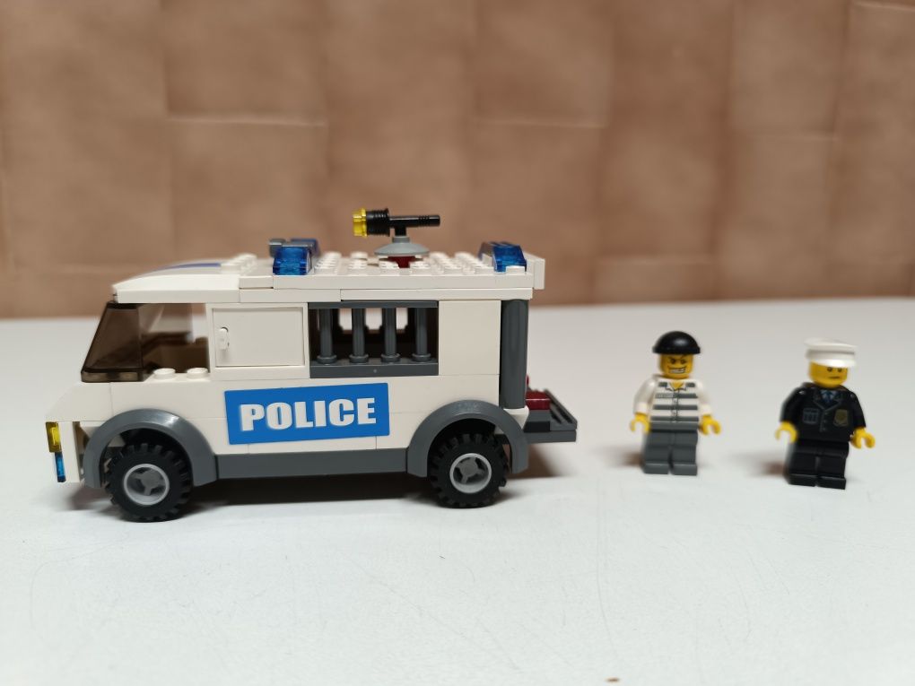 LEGO 7245 - Prisoner Transport
