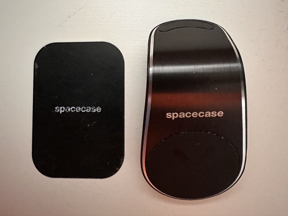 Uchwyt samochodowy do telefonu, na kratkę, magnetyczny.