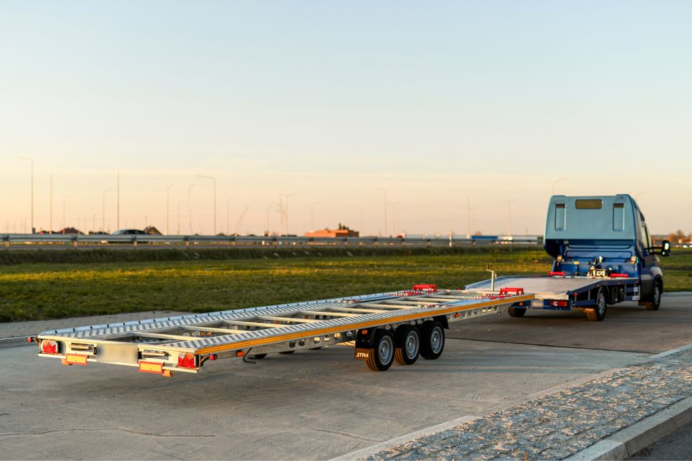 Wynajem lawety 8.5M przyczepa na dwa auta 3 osiowa